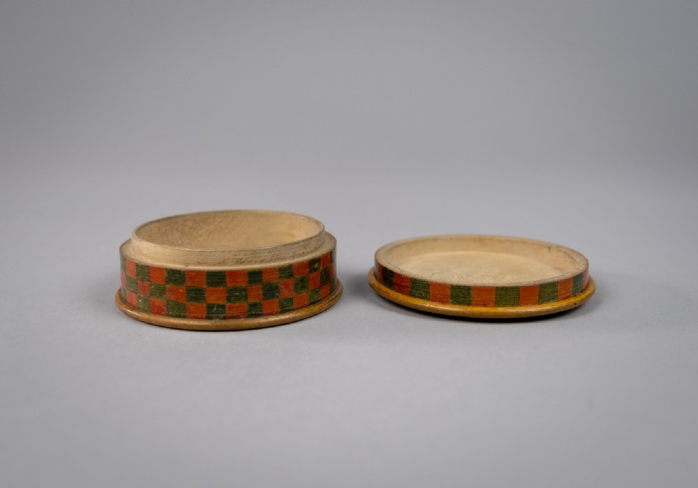Early 20th Century Harlequin Painted Treen Snuff Box. View V