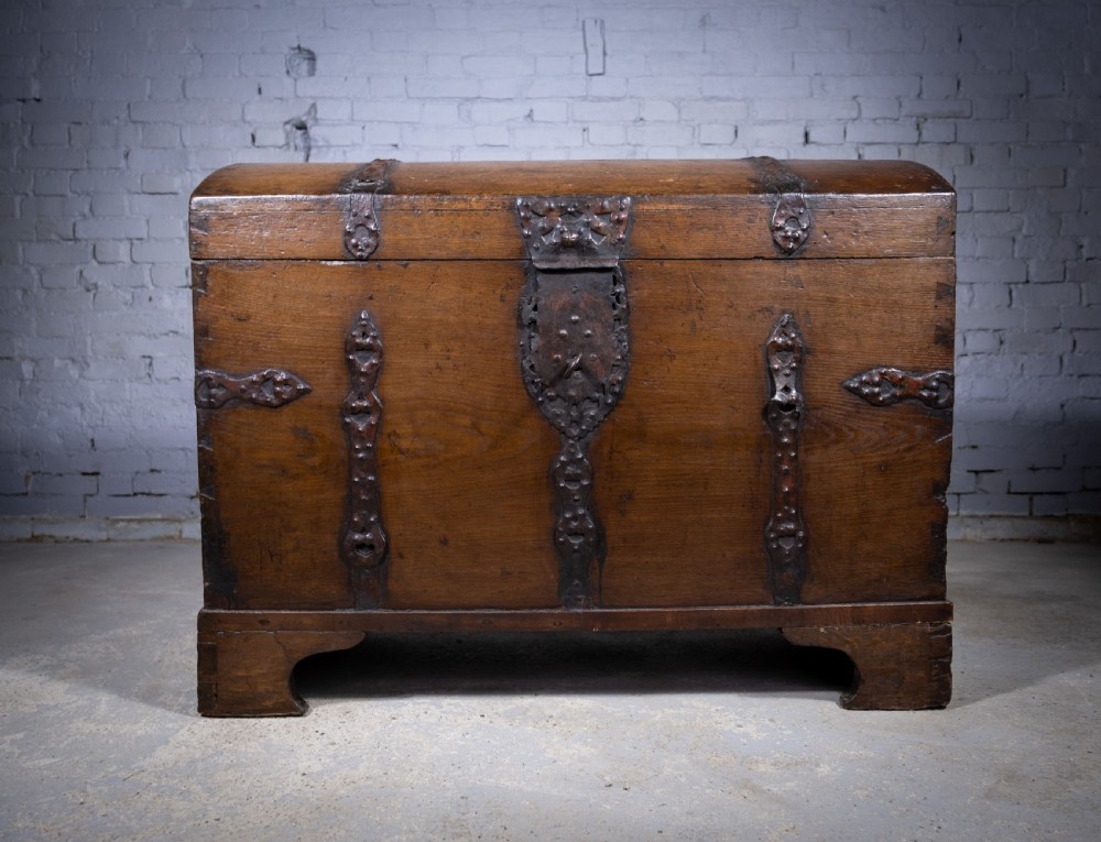 Large 17th Century Oak & Iron Bound Baroque Chest With Original Key, c.1700 View III