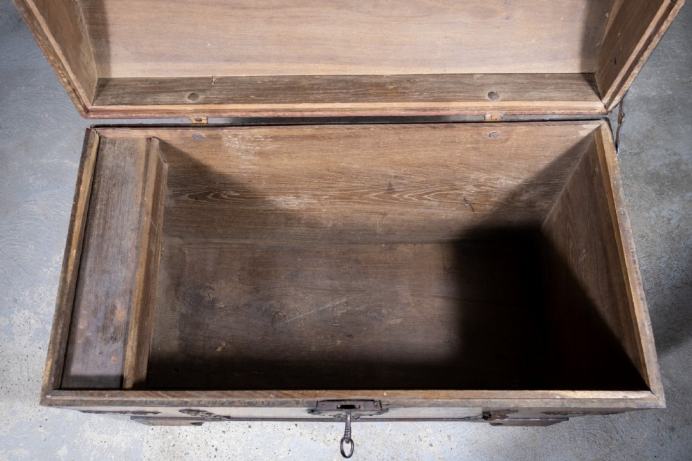 Large 17th Century Oak & Iron Bound Baroque Chest With Original Key, c.1700 View VII