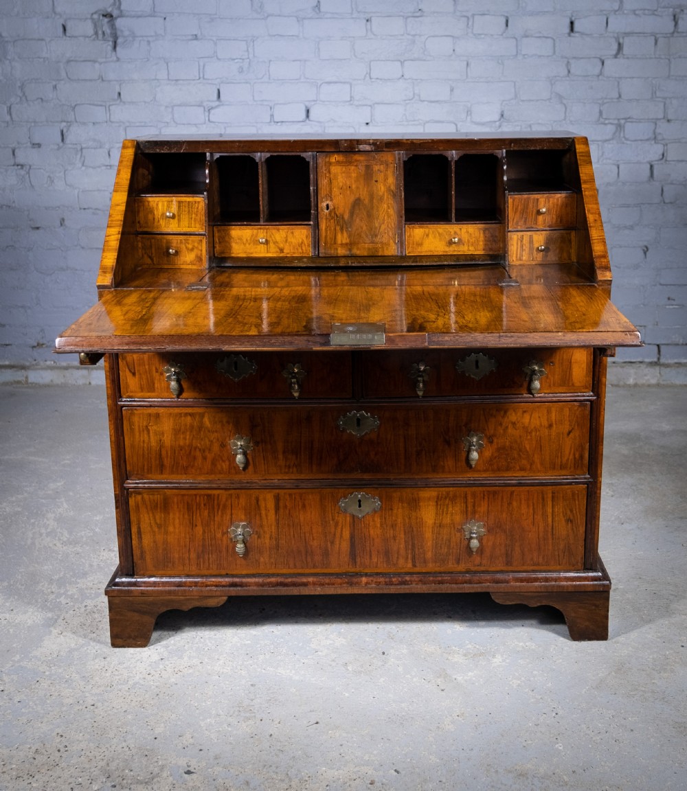 George I Walnut & Featherbanded Bureau, c.1720 View VI