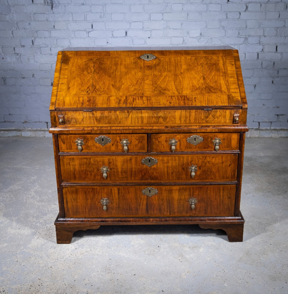 George I Walnut & Featherbanded Bureau, c.1720 View VIII