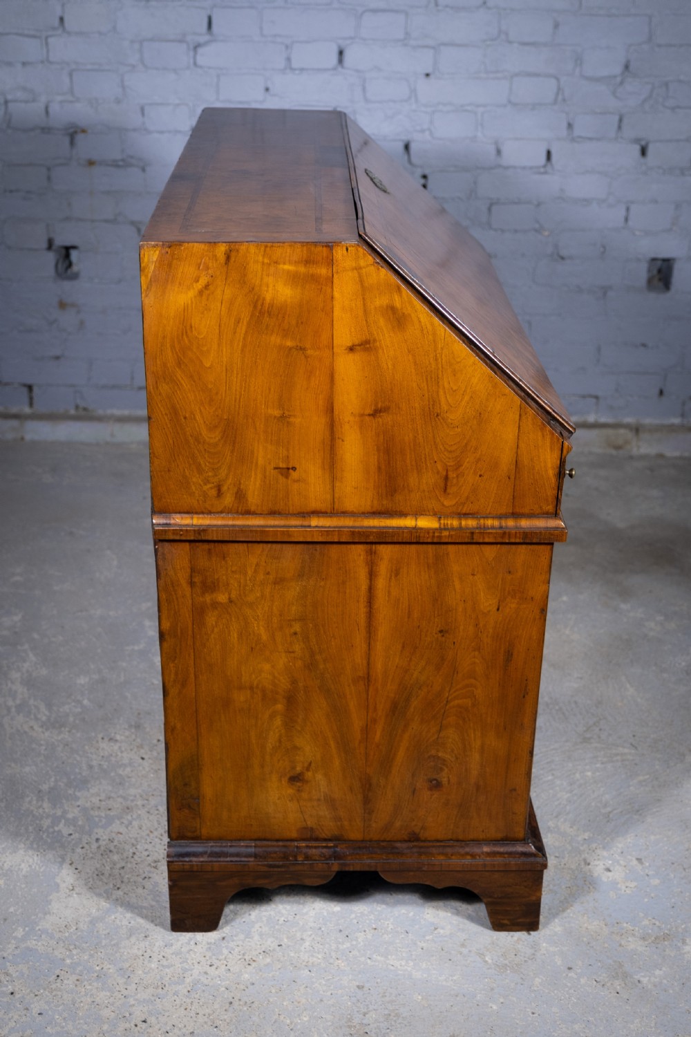 George I Walnut & Featherbanded Bureau, c.1720 View XII