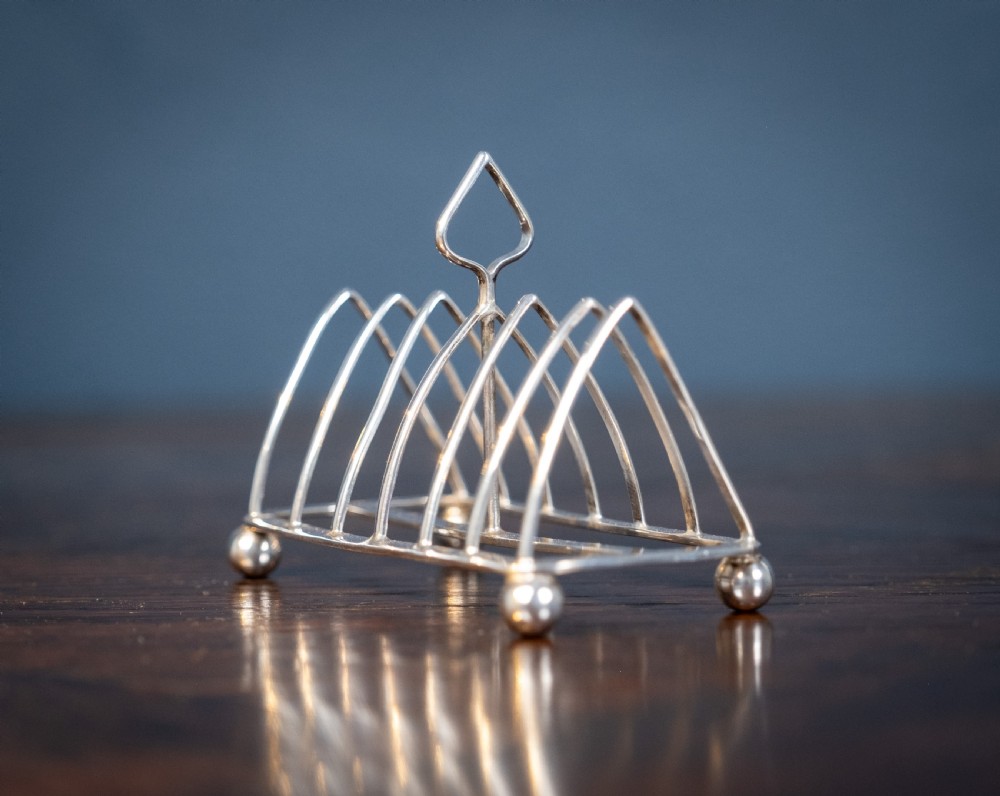 Sterling Silver Triangle Toast Rack by George Jackson & David Fullerton, 1899 View III