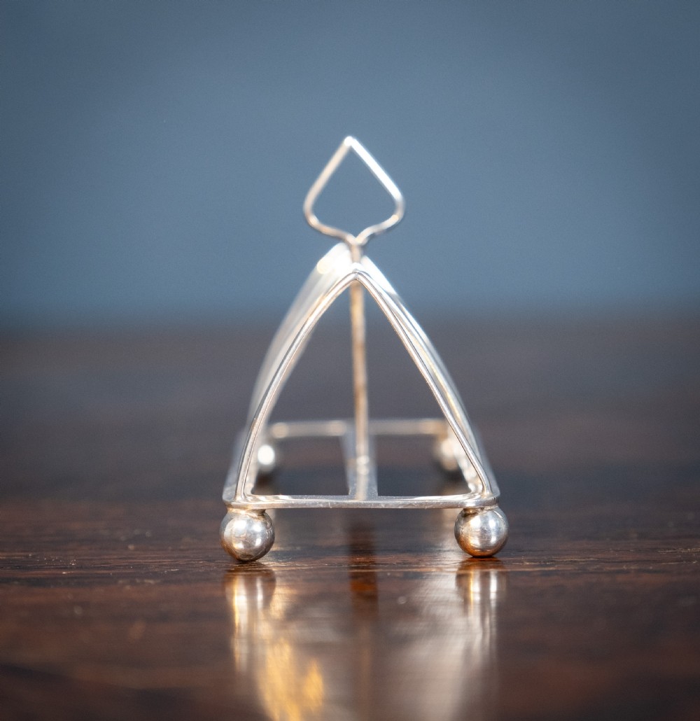 Sterling Silver Triangle Toast Rack by George Jackson & David Fullerton, 1899 View IV