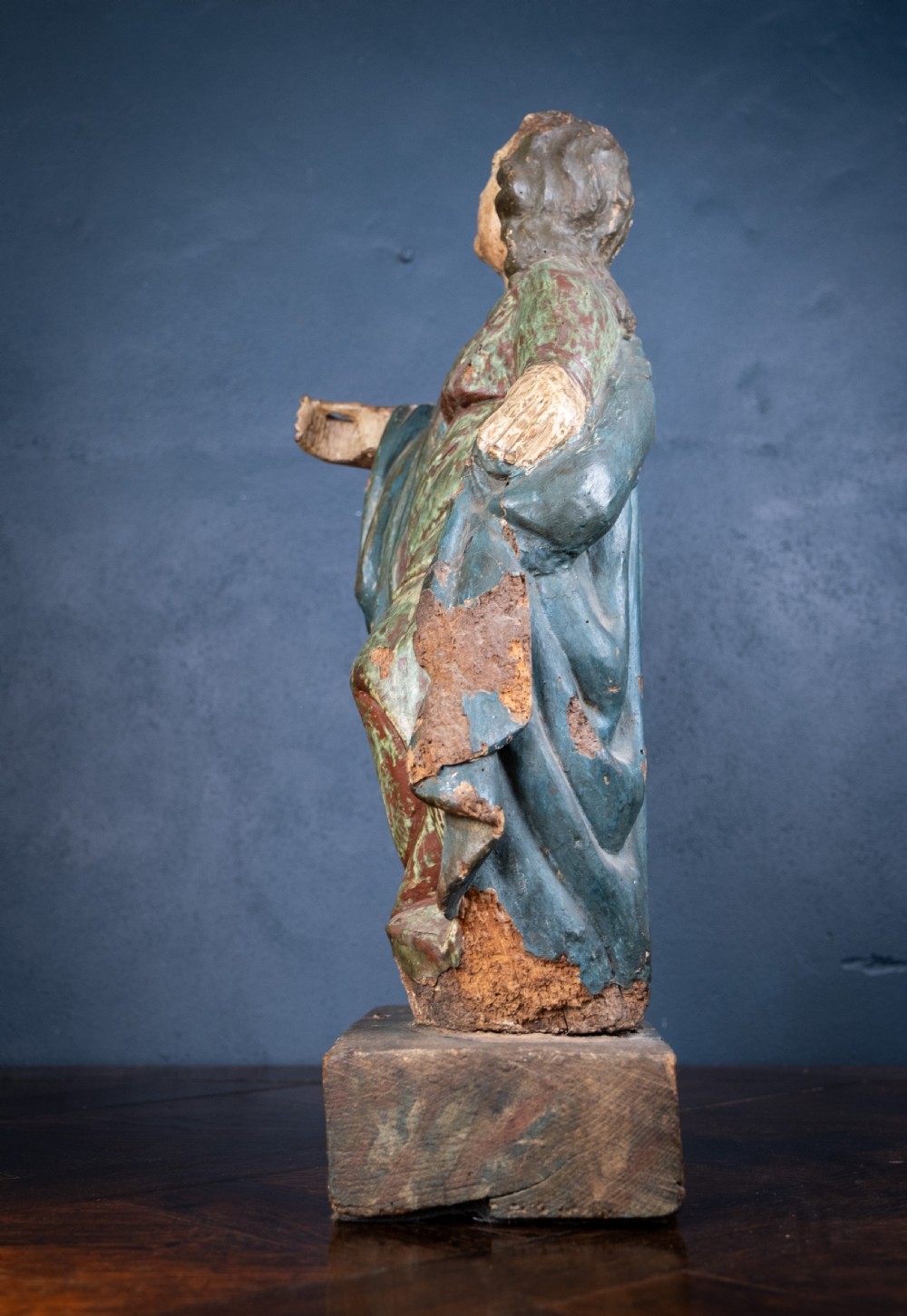 Late 17th / Early 18th Century Polychrome Carved Wooden Figure of The Madonna View VII