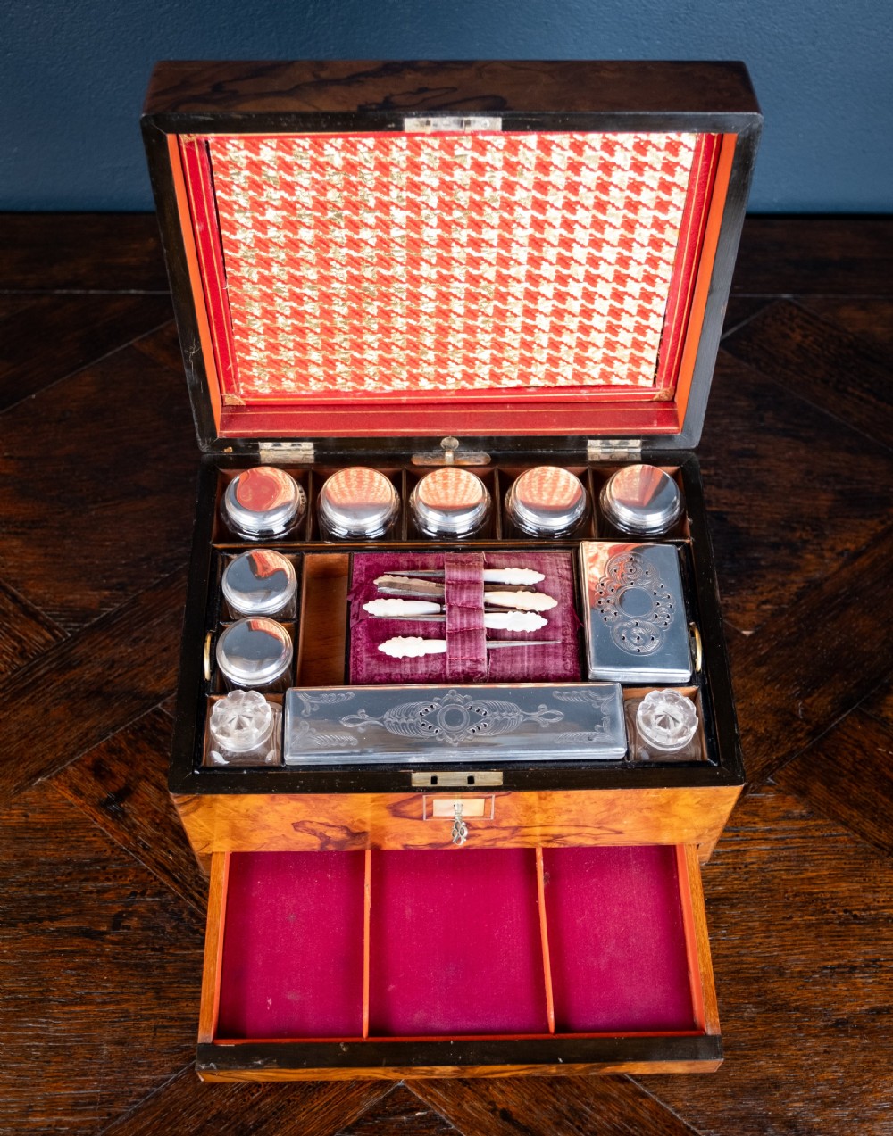 Victorian Burr Walnut Vanity / Dressing Box View XVII