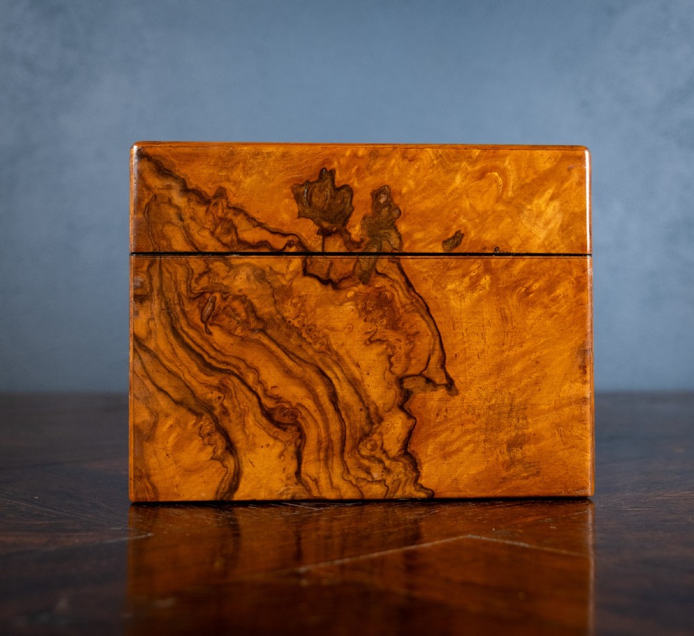 Victorian Burr Walnut Vanity / Dressing Box View XXI