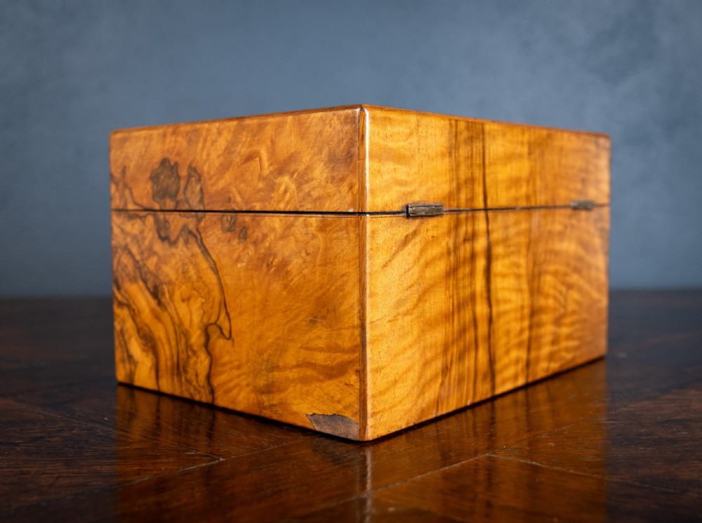 Victorian Burr Walnut Vanity / Dressing Box View XXV