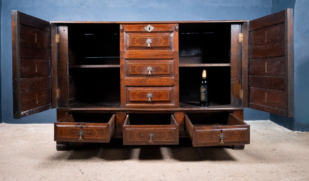 Early 18th Century Oak Cupboard / Mule Chest View IV