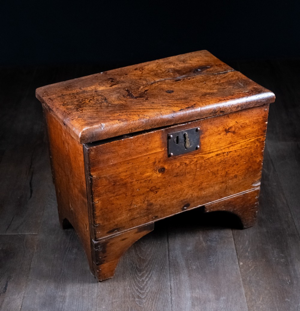Small Vernacular Elm and Pine Coffer, c.1800 View II