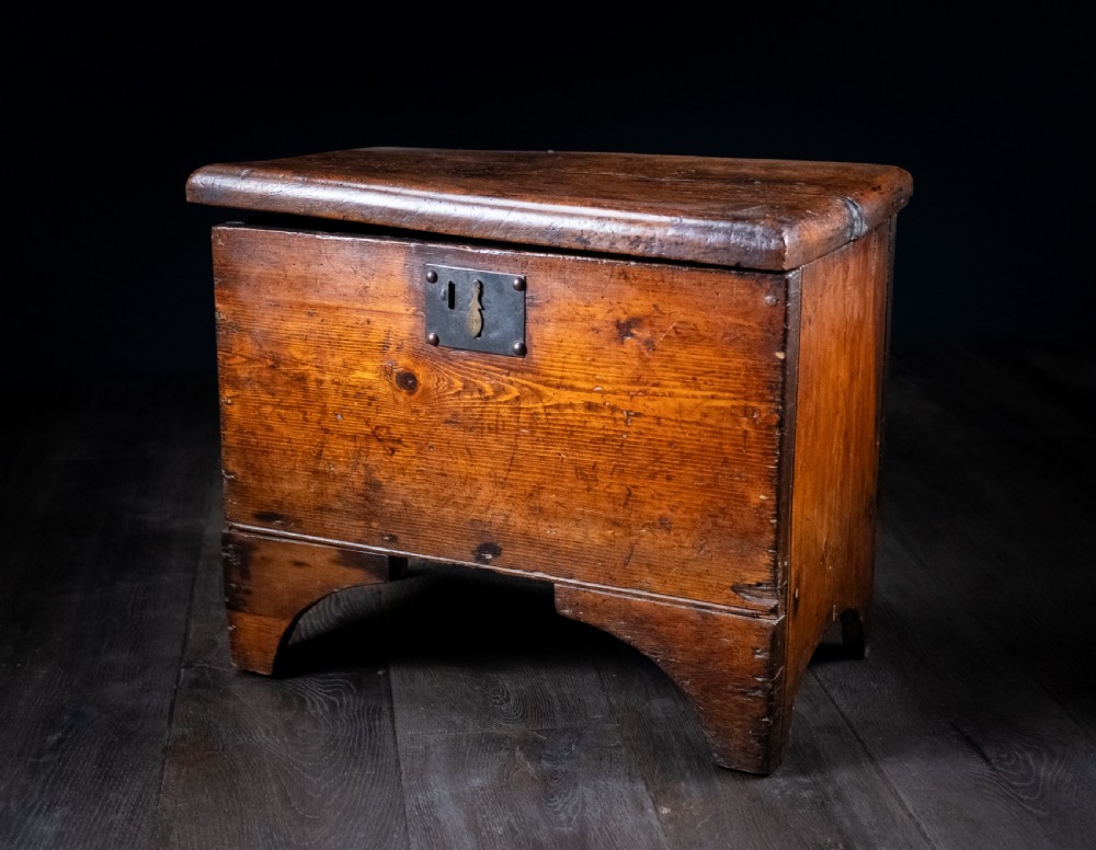 Small Vernacular Elm and Pine Coffer, c.1800 View IV