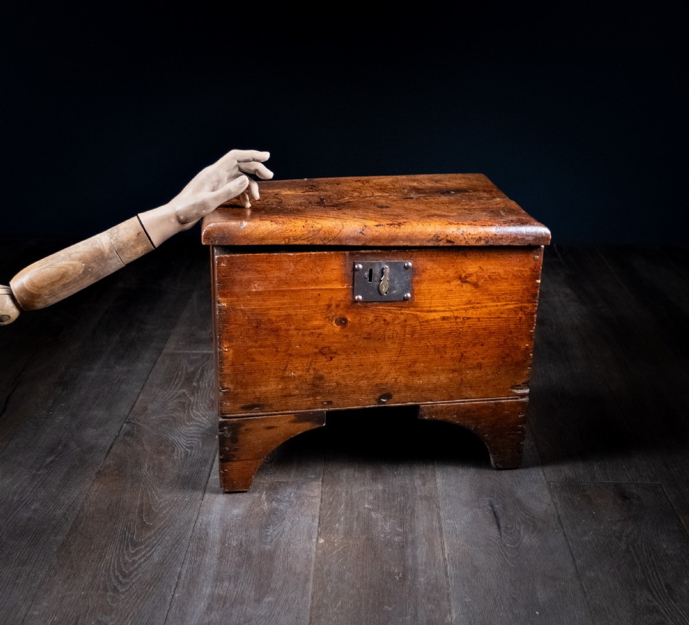 Small Vernacular Elm and Pine Coffer, c.1800 View XIII