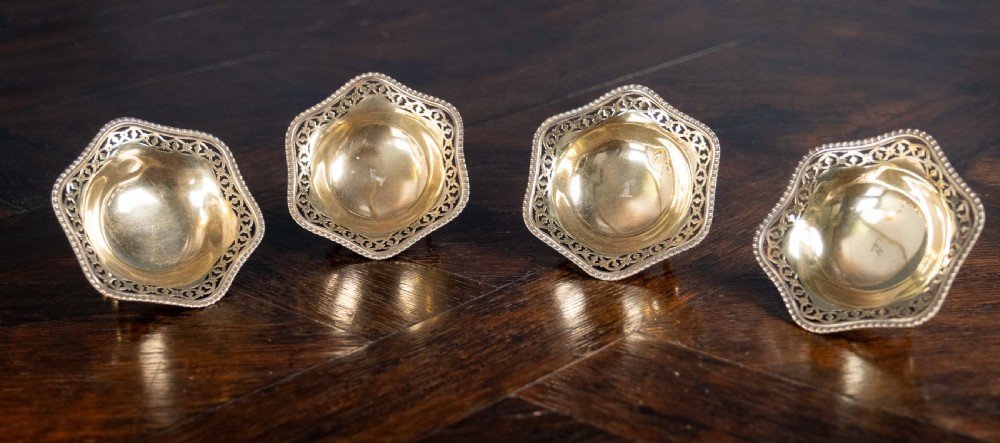 Four Silver Gilt Bon Bon Dishes by Goldsmiths & Silversmiths Co Ltd, London, 1919 View II