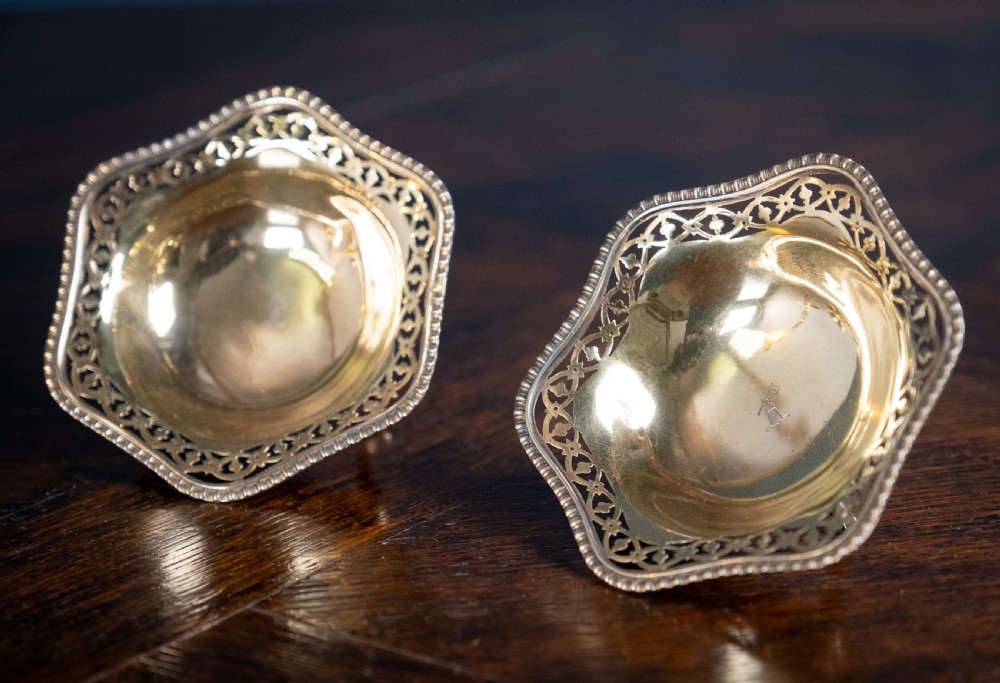 Four Silver Gilt Bon Bon Dishes by Goldsmiths & Silversmiths Co Ltd, London, 1919 View III