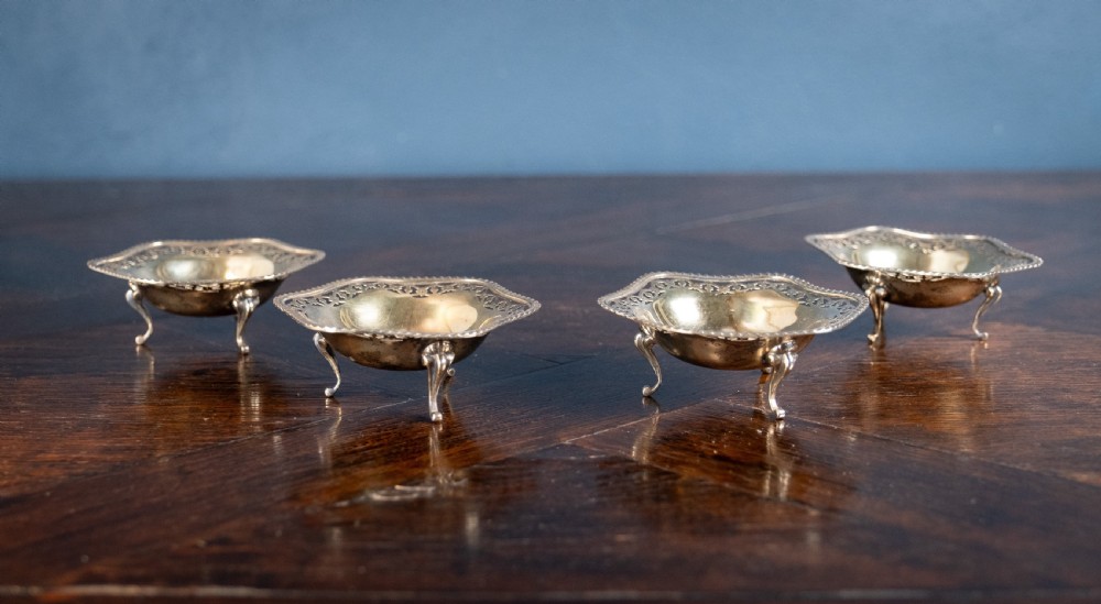 Four Silver Gilt Bon Bon Dishes by Goldsmiths & Silversmiths Co Ltd, London, 1919 View IV