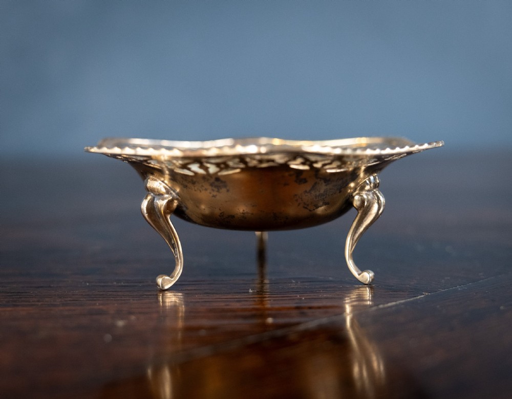 Four Silver Gilt Bon Bon Dishes by Goldsmiths & Silversmiths Co Ltd, London, 1919 View V
