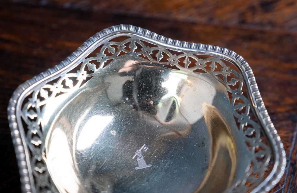 Four Silver Gilt Bon Bon Dishes by Goldsmiths & Silversmiths Co Ltd, London, 1919 View VI