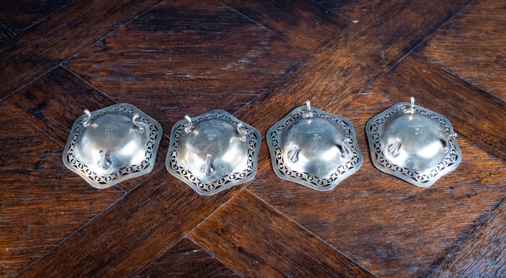 Four Silver Gilt Bon Bon Dishes by Goldsmiths & Silversmiths Co Ltd, London, 1919 View VII