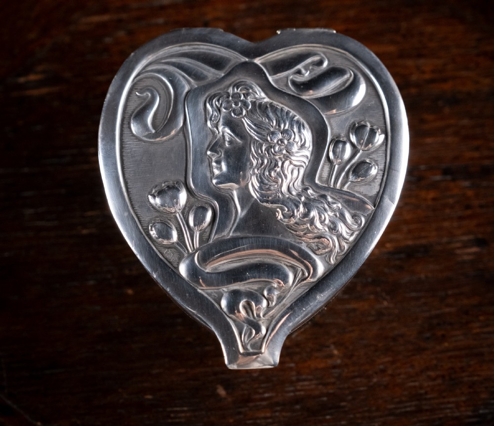 Large Silver & Green Glass Heart Box by Levi & Salaman, Birmingham, 1901. View II