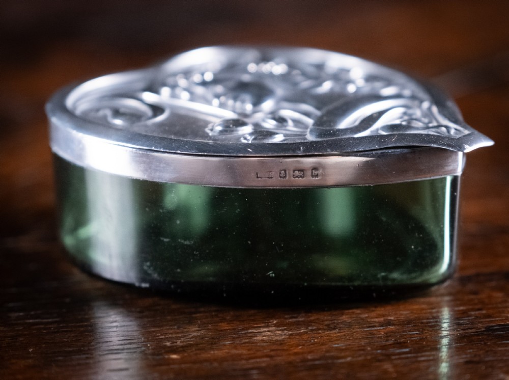 Large Silver & Green Glass Heart Box by Levi & Salaman, Birmingham, 1901. View VI