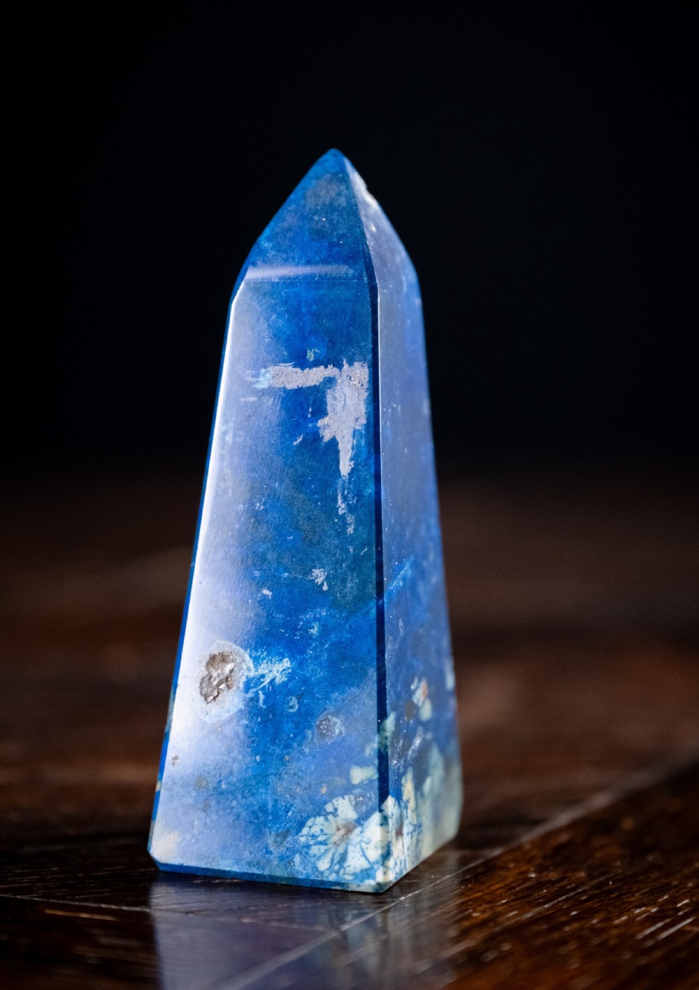 A polished deep blue lapis lazuli obelisk engraved with gilt text reading Interlacken 1876 near the base. View V
