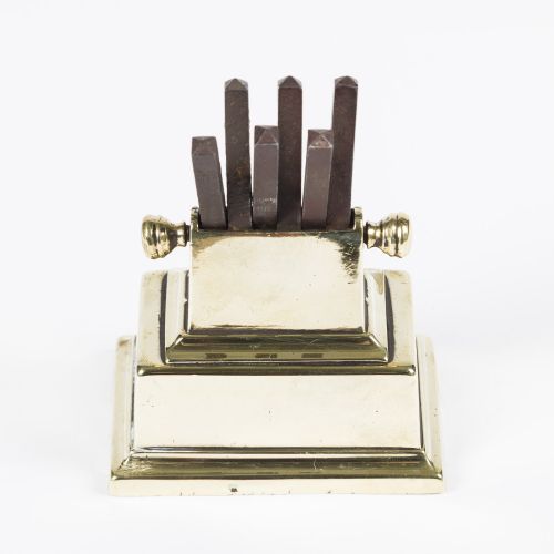 VICTORIAN KNIFE SHARPENER - ADDITIONAL PHOTO 1