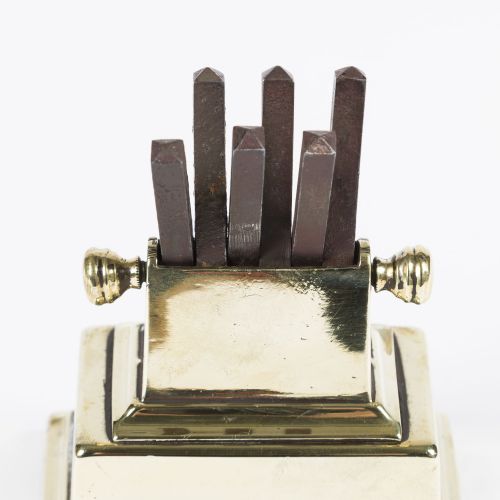 VICTORIAN KNIFE SHARPENER - ADDITIONAL PHOTO 2