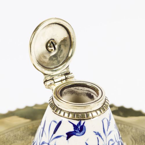 BLUE WHITE CERAMIC INKWELL ON BRASS STAND - ADDITIONAL PHOTO 4