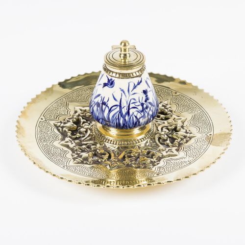 BLUE WHITE CERAMIC INKWELL ON BRASS STAND - ADDITIONAL PHOTO 5