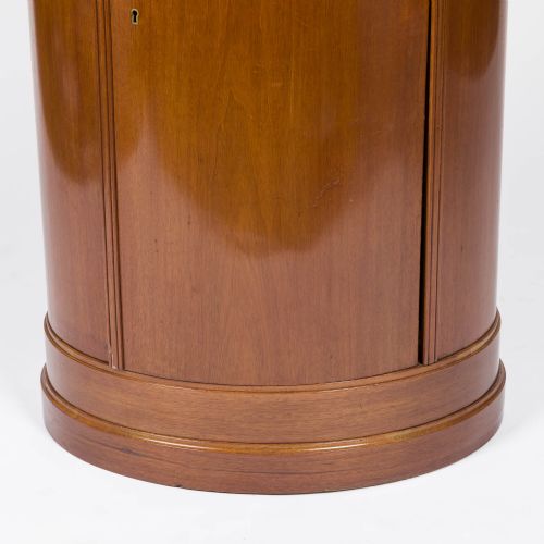 PAIR OF MAHOGANY OVAL CABINETS - ADDITIONAL PHOTO 6