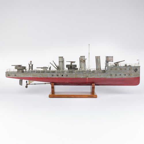 MODEL OF A WWI ERA LAFOREYCLASS DESTROYER