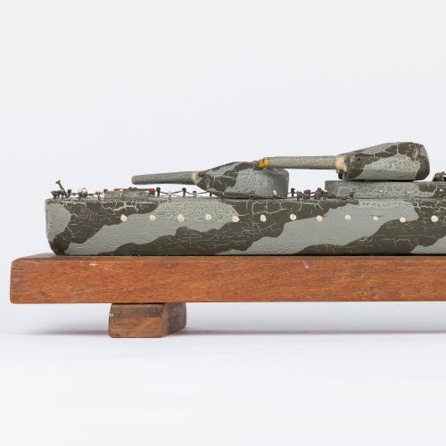 WWI ERA MODEL OF A ROYAL NAVY BATTLESHIP - ADDITIONAL PHOTO 3