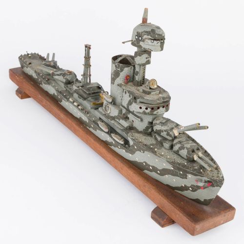WWI ERA MODEL OF A ROYAL NAVY BATTLESHIP - ADDITIONAL PHOTO 4