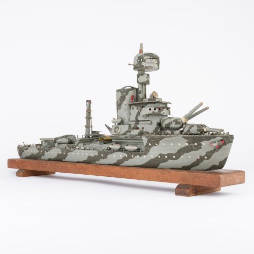 WWI ERA MODEL OF A ROYAL NAVY BATTLESHIP - ADDITIONAL PHOTO 5
