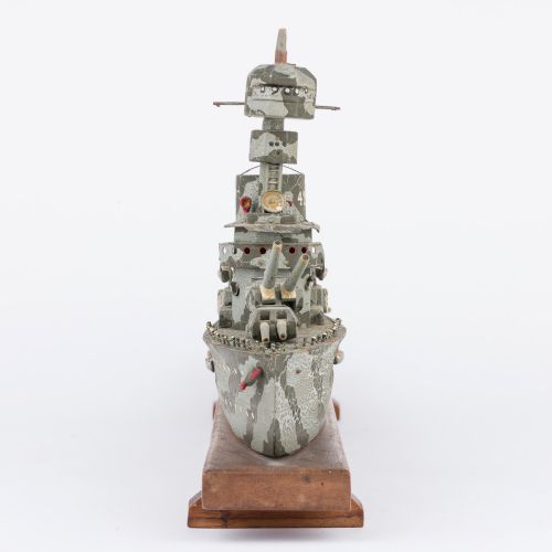 WWI ERA MODEL OF A ROYAL NAVY BATTLESHIP - ADDITIONAL PHOTO 6