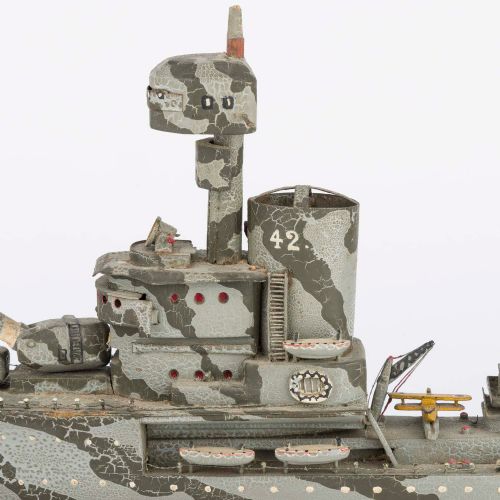 WWI ERA MODEL OF A ROYAL NAVY BATTLESHIP - ADDITIONAL PHOTO 8