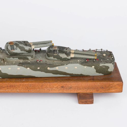 WWI ERA MODEL OF A ROYAL NAVY BATTLESHIP - ADDITIONAL PHOTO 12