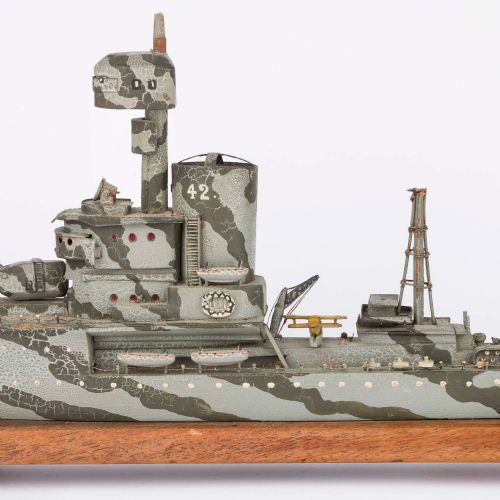 WWI ERA MODEL OF A ROYAL NAVY BATTLESHIP - ADDITIONAL PHOTO 13