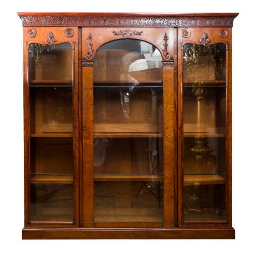 MID 19TH CENTURY MAHOGANY 3 DOOR BOOKCASE