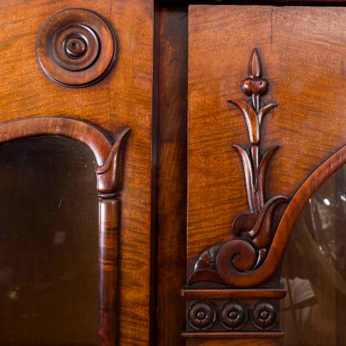 MID 19TH CENTURY MAHOGANY 3 DOOR BOOKCASE - ADDITIONAL PHOTO 3