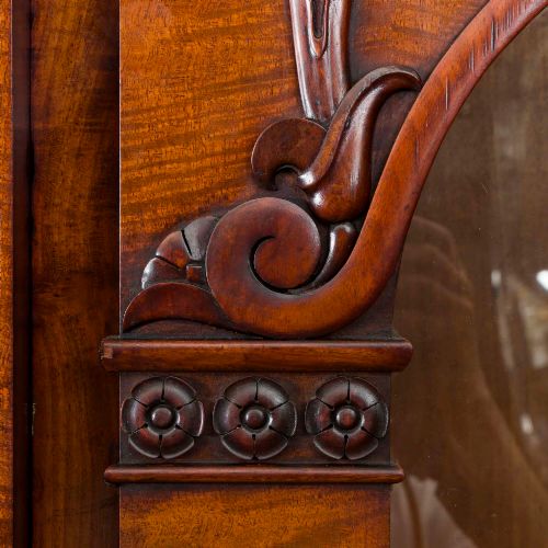MID 19TH CENTURY MAHOGANY 3 DOOR BOOKCASE - ADDITIONAL PHOTO 4