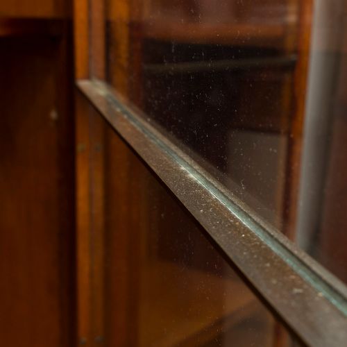 MID 19TH CENTURY MAHOGANY 3 DOOR BOOKCASE - ADDITIONAL PHOTO 6