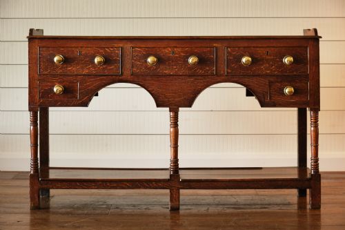 breconshire oak dresser - CATEGORY: ANTIQUE SIDEBOARDS - DATED 1800