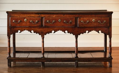 late 18th century glamorganshire oak dresser base - CATEGORY: ANTIQUE SIDEBOARDS - DATED 1800