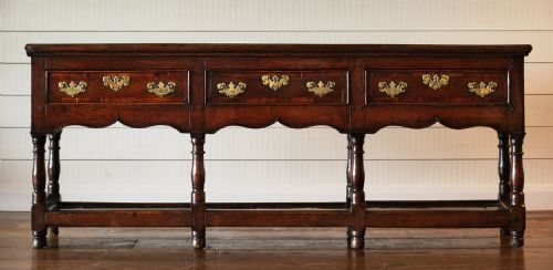 montgomeryshire oak dresser - CATEGORY: ANTIQUE SIDEBOARDS - DATED 1750
