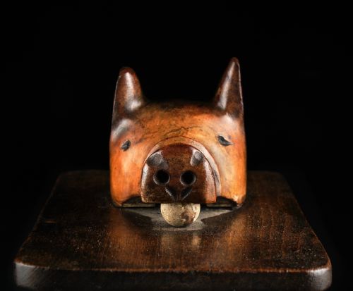 NOVELTY TREEN PIGS HEAD LETTER HOLDER - ADDITIONAL PHOTO 2