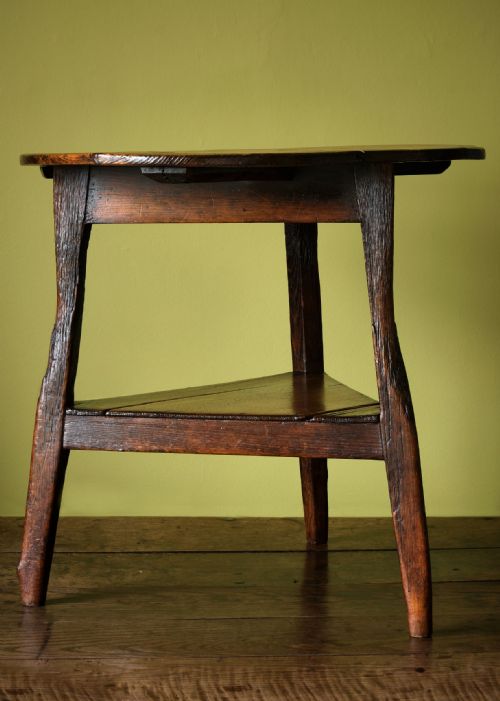 WELSH PINE CRICKET TABLE - ADDITIONAL PHOTO 1