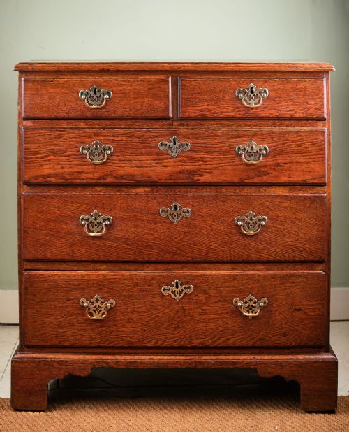 small georgian oak chest of drawers - CATEGORY: ANTIQUE CHEST OF DRAWERS - DATED 1750
