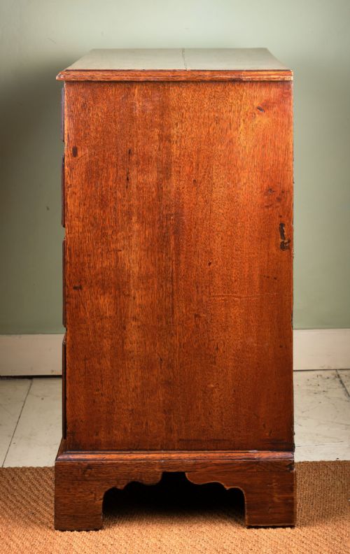 SMALL GEORGIAN OAK CHEST OF DRAWERS - ADDITIONAL PHOTO 2