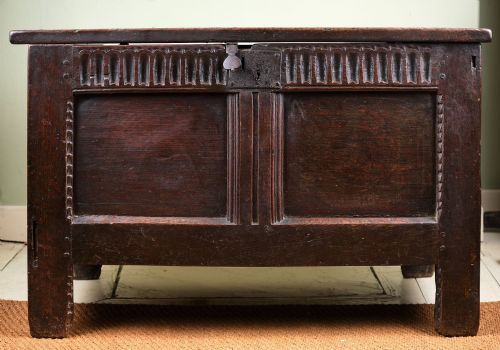 early 17th century joined oak chest or coffer - CATEGORY: ANTIQUE CHESTS - DATED 17TH CENTURY